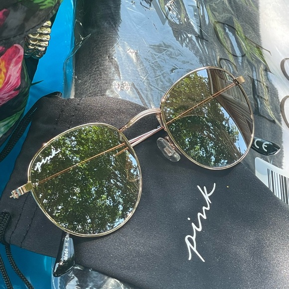 VICTORIA’S SECRET Tropical Paradise City Backpack, Sunglasses & FREE Beach Towel - Picture 8 of 17